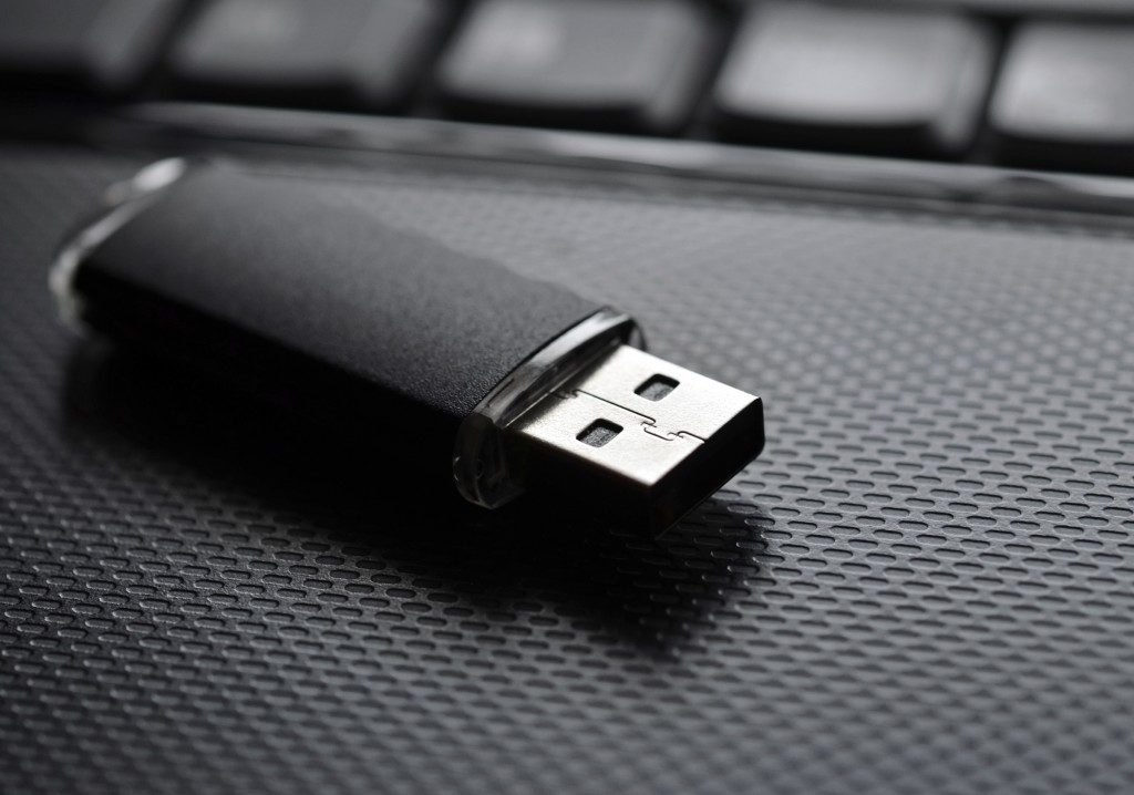 black USB on a laptop
